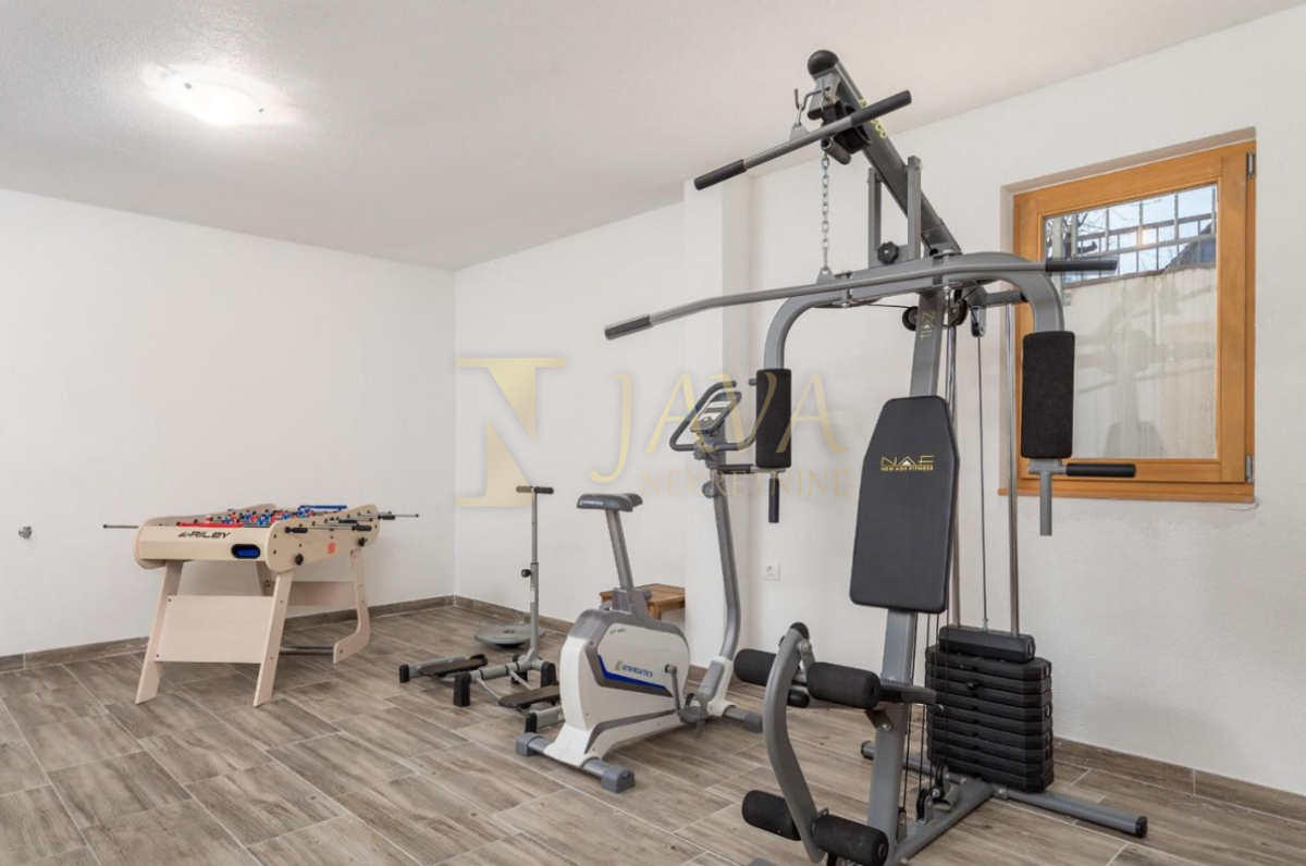 Hiša Delnice, 250m2