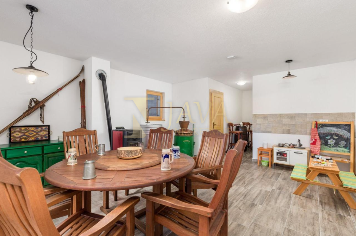 Hiša Delnice, 250m2