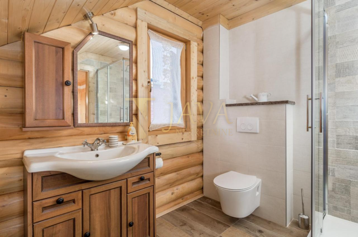 Hiša Delnice, 250m2