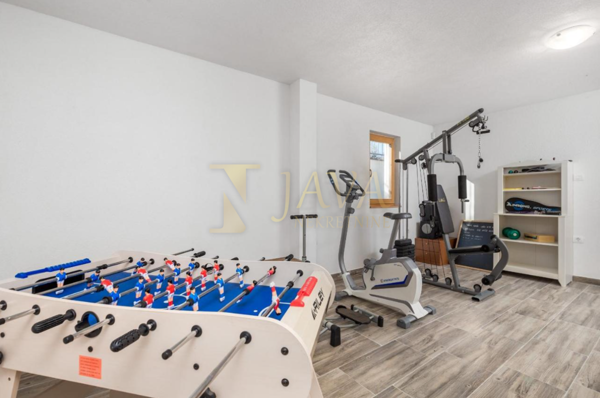 Hiša Delnice, 250m2