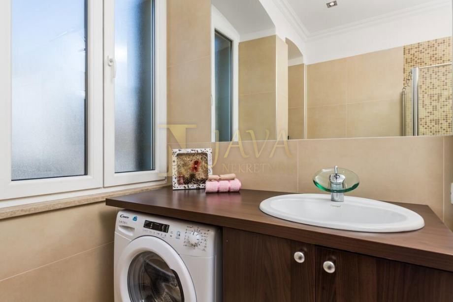 Stanovanje Centar, Rijeka, 77m2