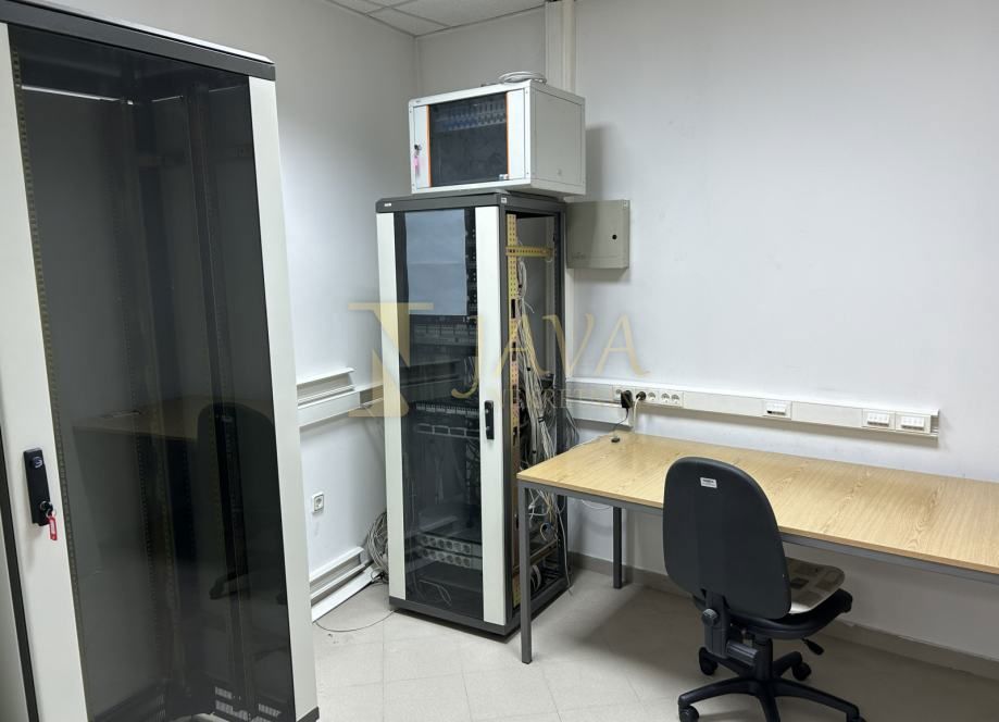 Poslovni prostor Škurinje, Rijeka, 325m2