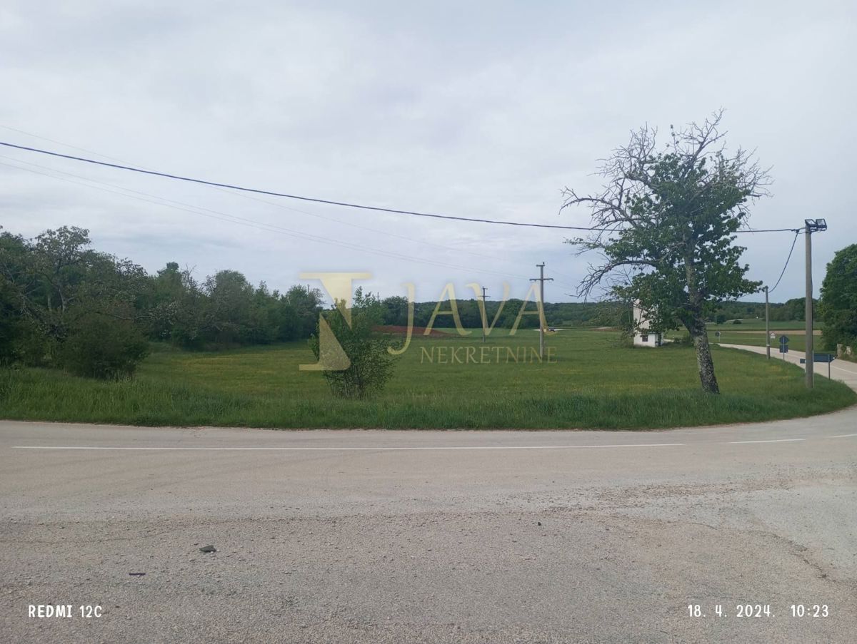 Zemljišče Grožnjan, 7.136m2