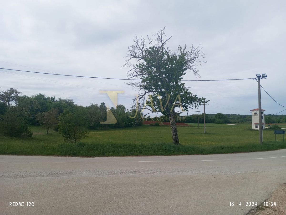 Zemljišče Grožnjan, 7.136m2