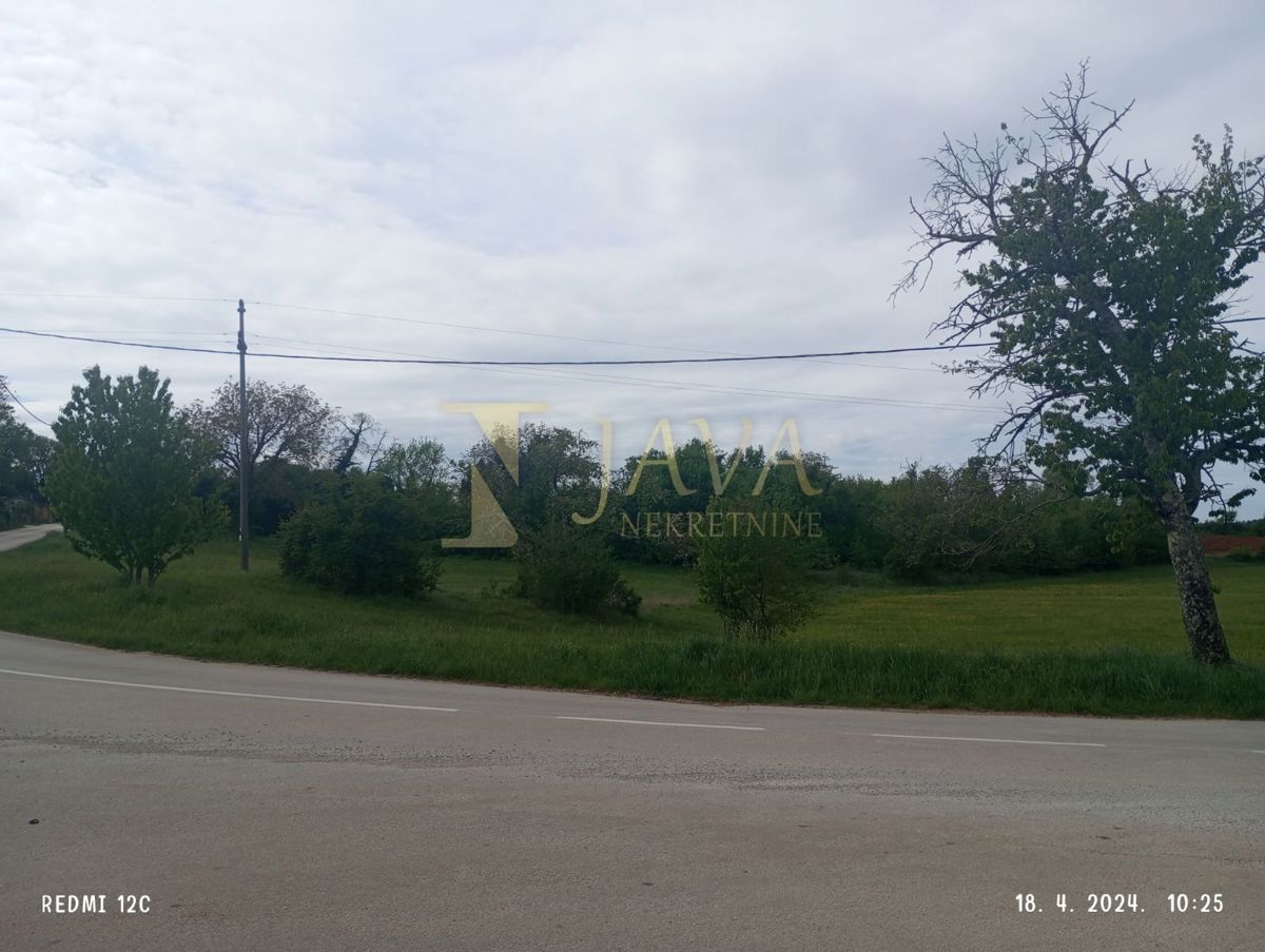 Zemljišče Grožnjan, 7.136m2