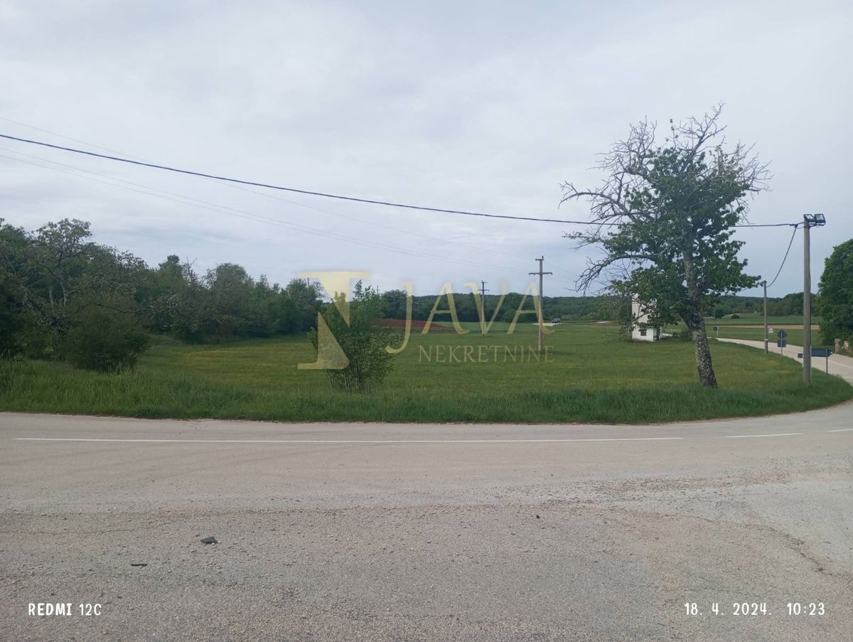 Zemljišče Grožnjan, 7.136m2