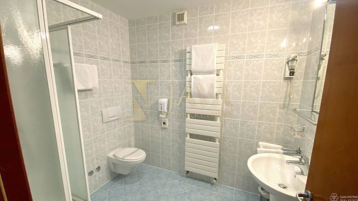 Poslovni prostor Martinšćica, Cres, 3.680m2