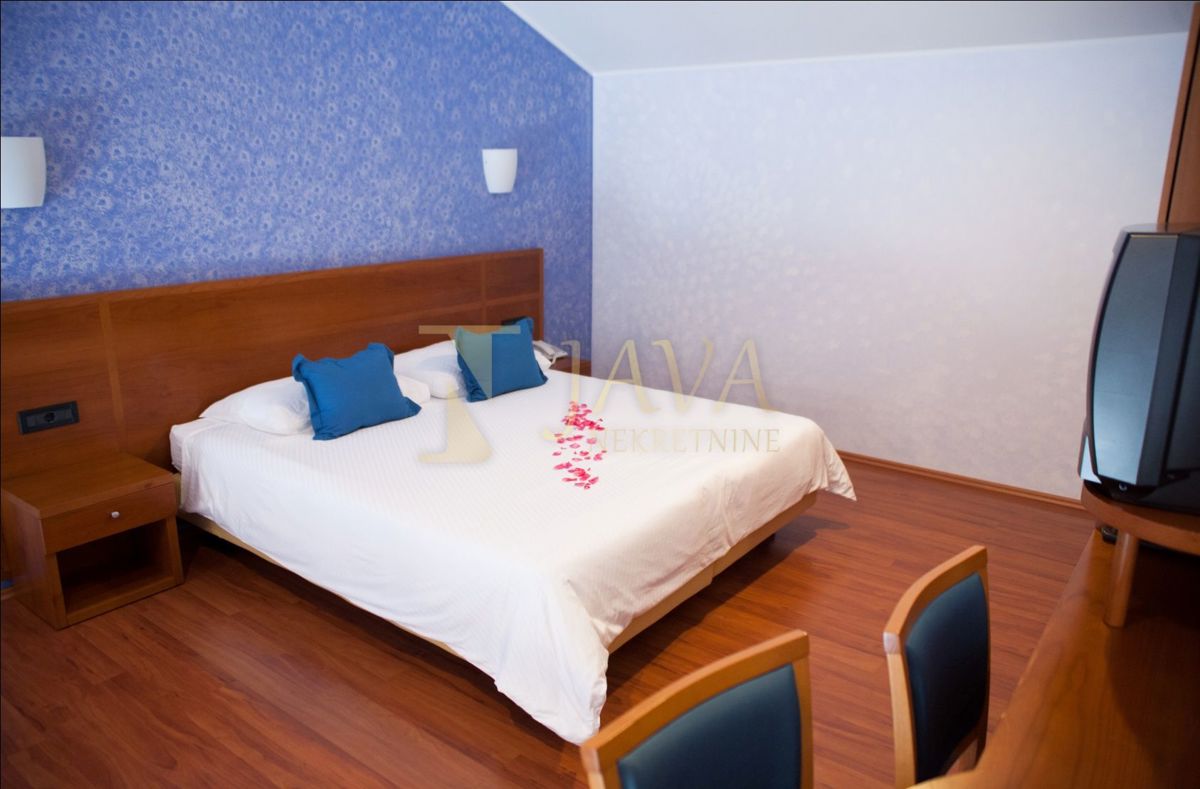 Poslovni prostor Martinšćica, Cres, 3.680m2