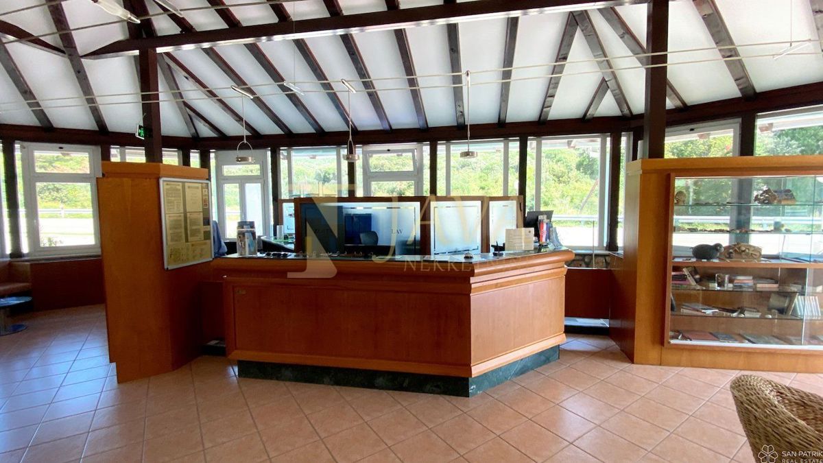 Poslovni prostor Martinšćica, Cres, 3.680m2