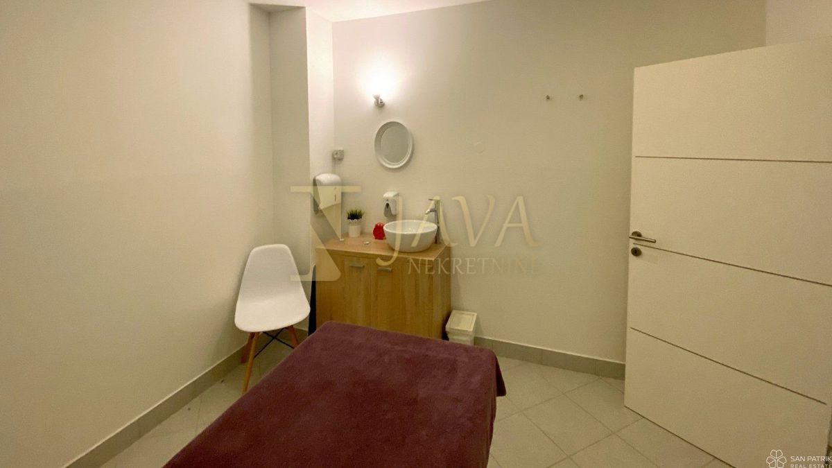 Poslovni prostor Martinšćica, Cres, 3.680m2