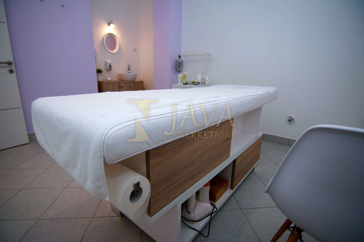 Poslovni prostor Martinšćica, Cres, 3.680m2