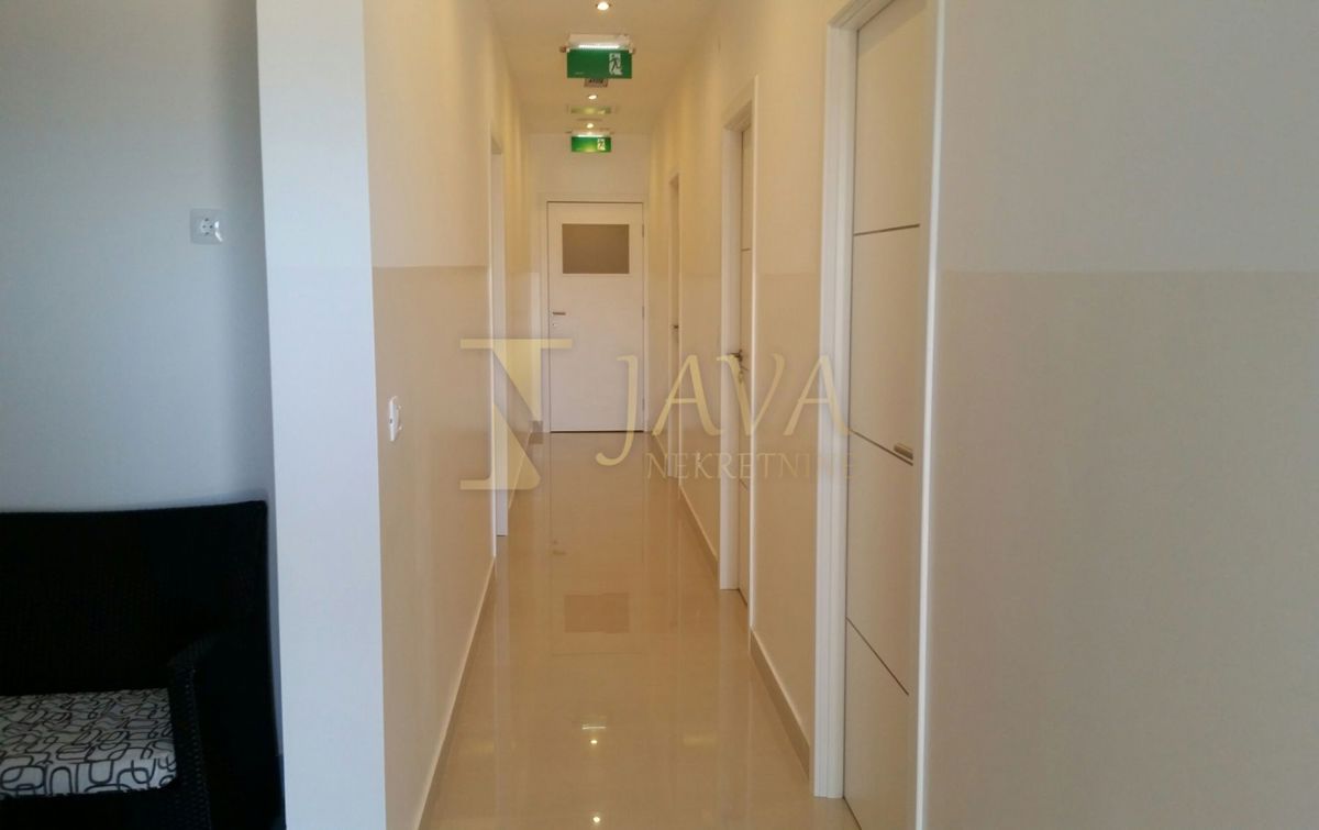 Poslovni prostor Martinšćica, Cres, 3.680m2