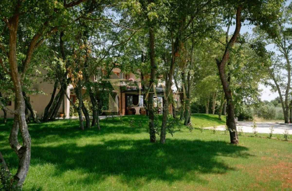 Poslovni prostor Žbandaj, Poreč, 650m2