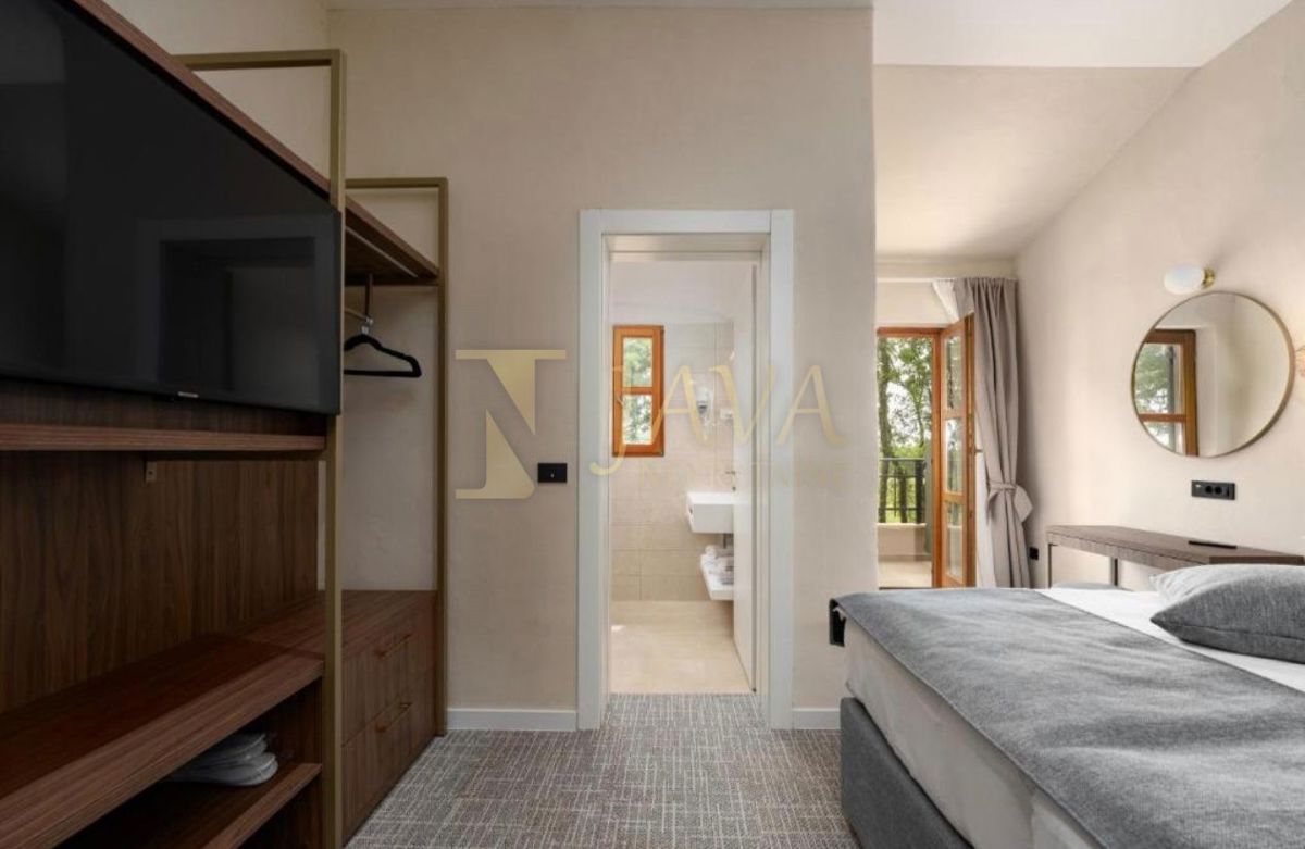 Poslovni prostor Žbandaj, Poreč, 650m2