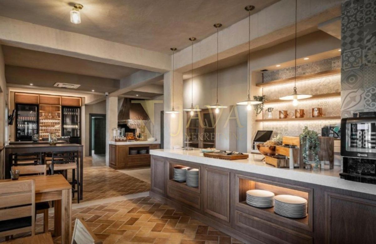 Poslovni prostor Žbandaj, Poreč, 650m2