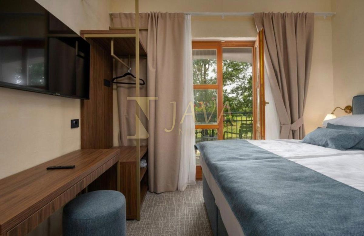 Poslovni prostor Žbandaj, Poreč, 650m2