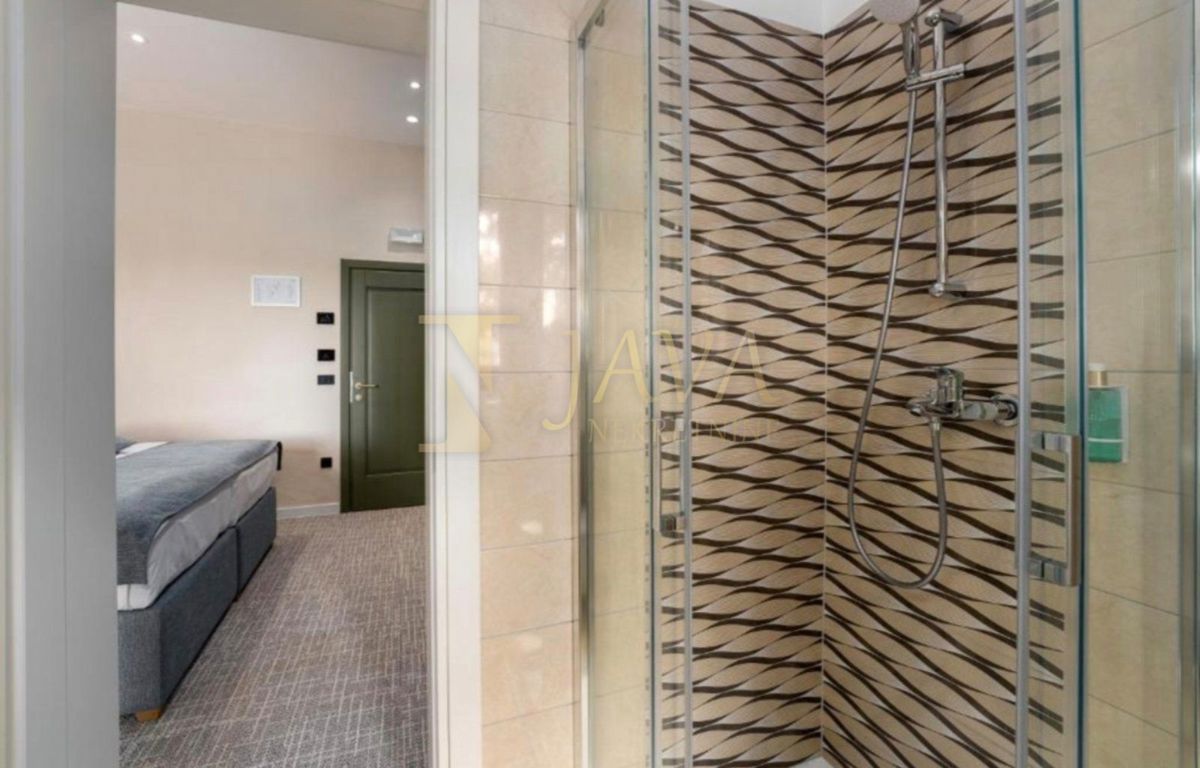 Poslovni prostor Žbandaj, Poreč, 650m2