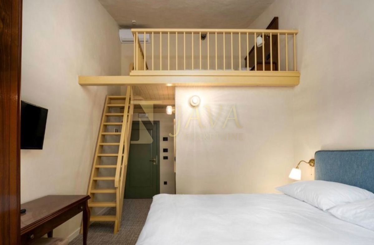 Poslovni prostor Žbandaj, Poreč, 650m2