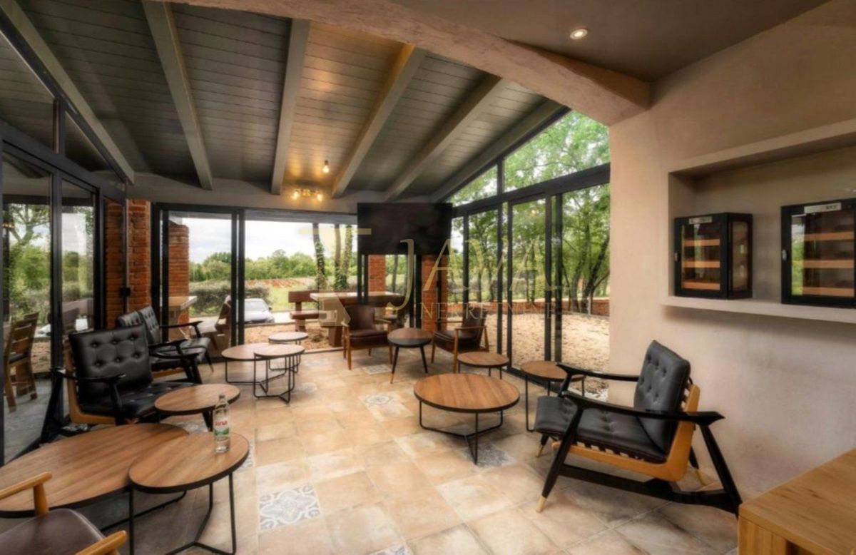 Poslovni prostor Žbandaj, Poreč, 650m2