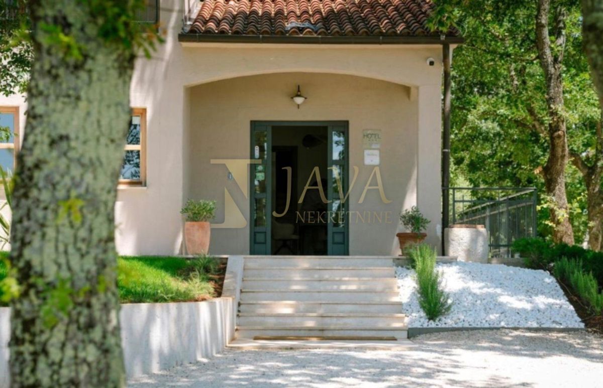 Poslovni prostor Žbandaj, Poreč, 650m2