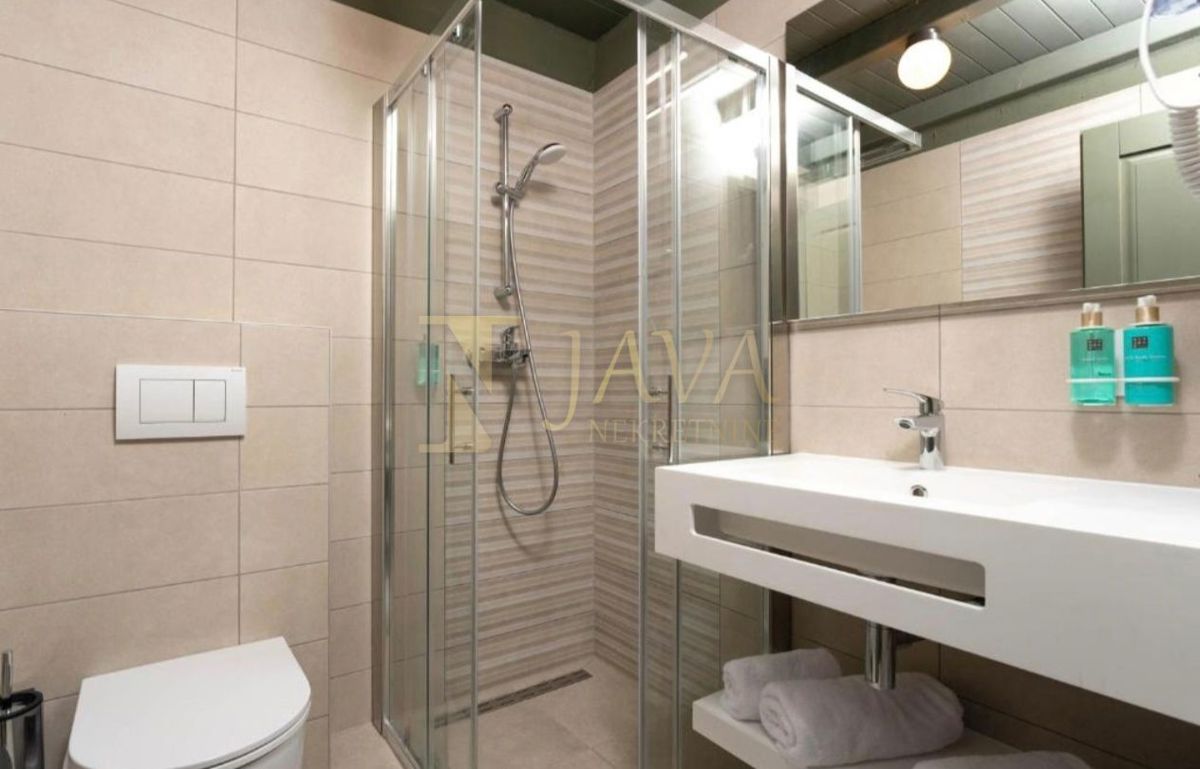 Poslovni prostor Žbandaj, Poreč, 650m2