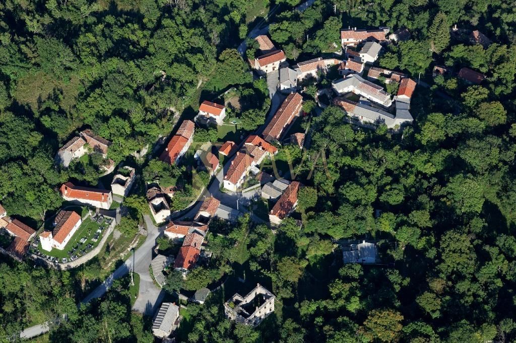 Rašpor, Lanišće, 562m2