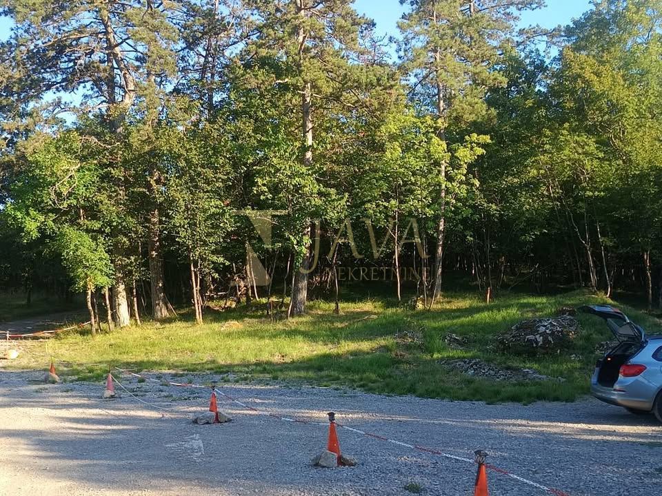 Zemljišče Breza, Klana, 550m2