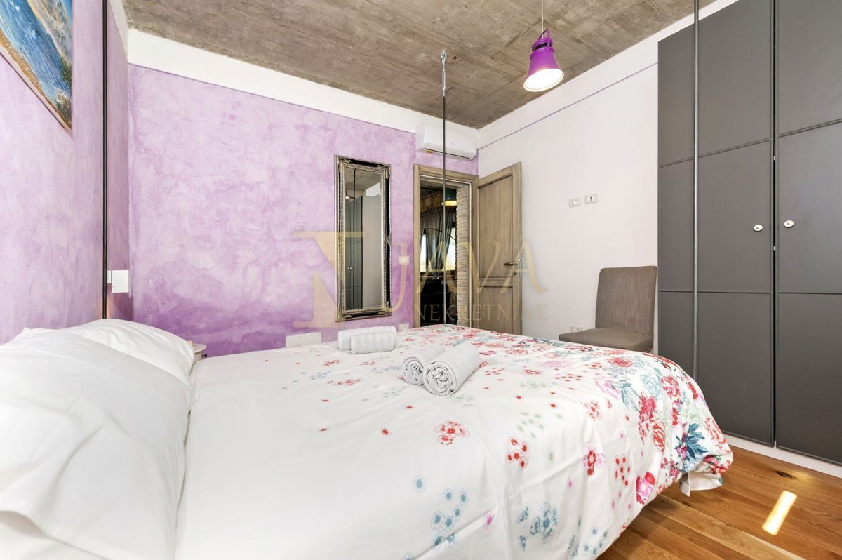 Kanfanar, 240m2