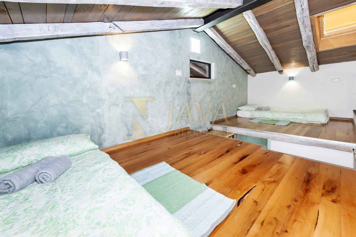 Kanfanar, 240m2