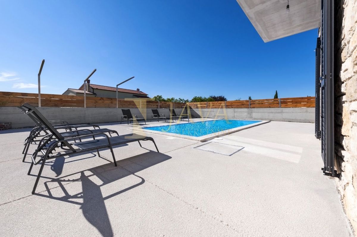 Kanfanar, 240m2