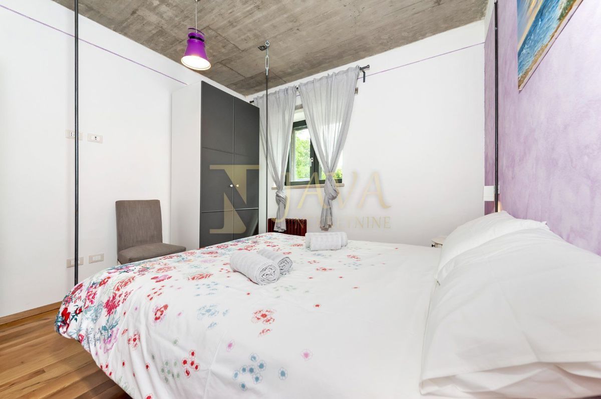 Kanfanar, 240m2