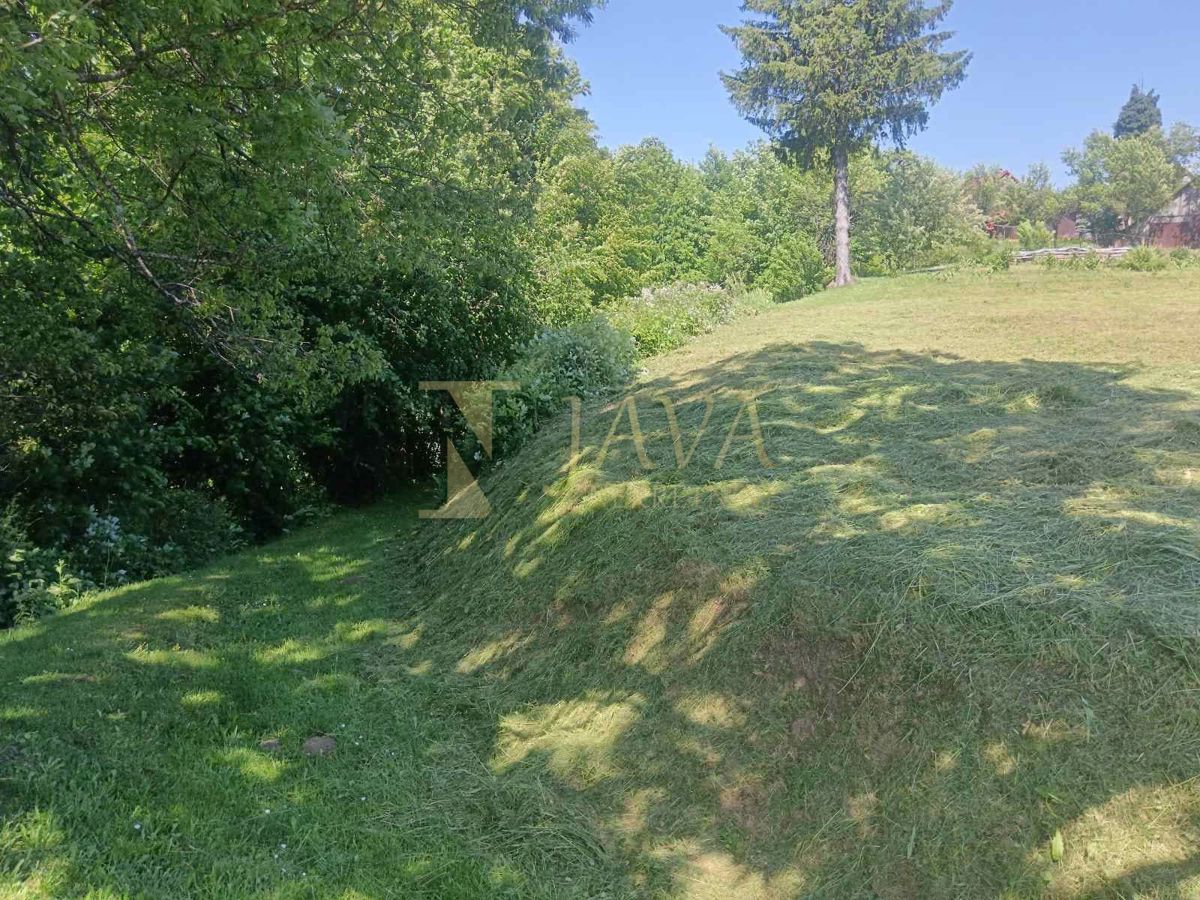 Zemljišče Ravna Gora, 671m2