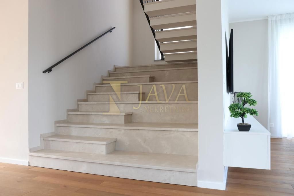 Hiša Šmrika, Kraljevica, 155m2