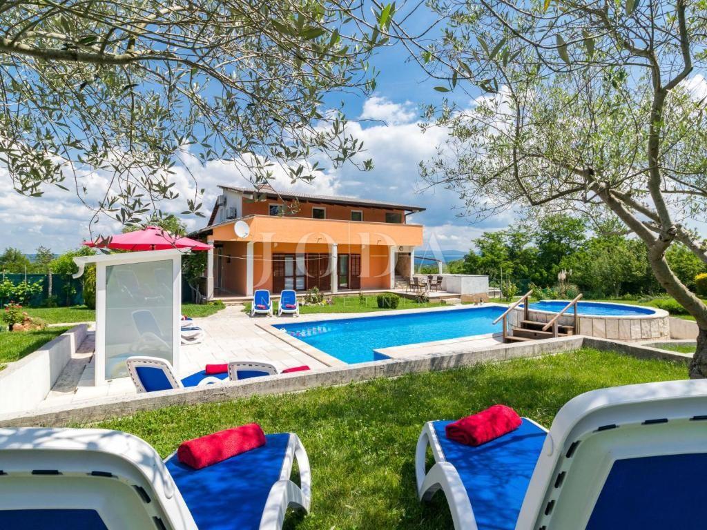 Hiša Karojba, 208m2