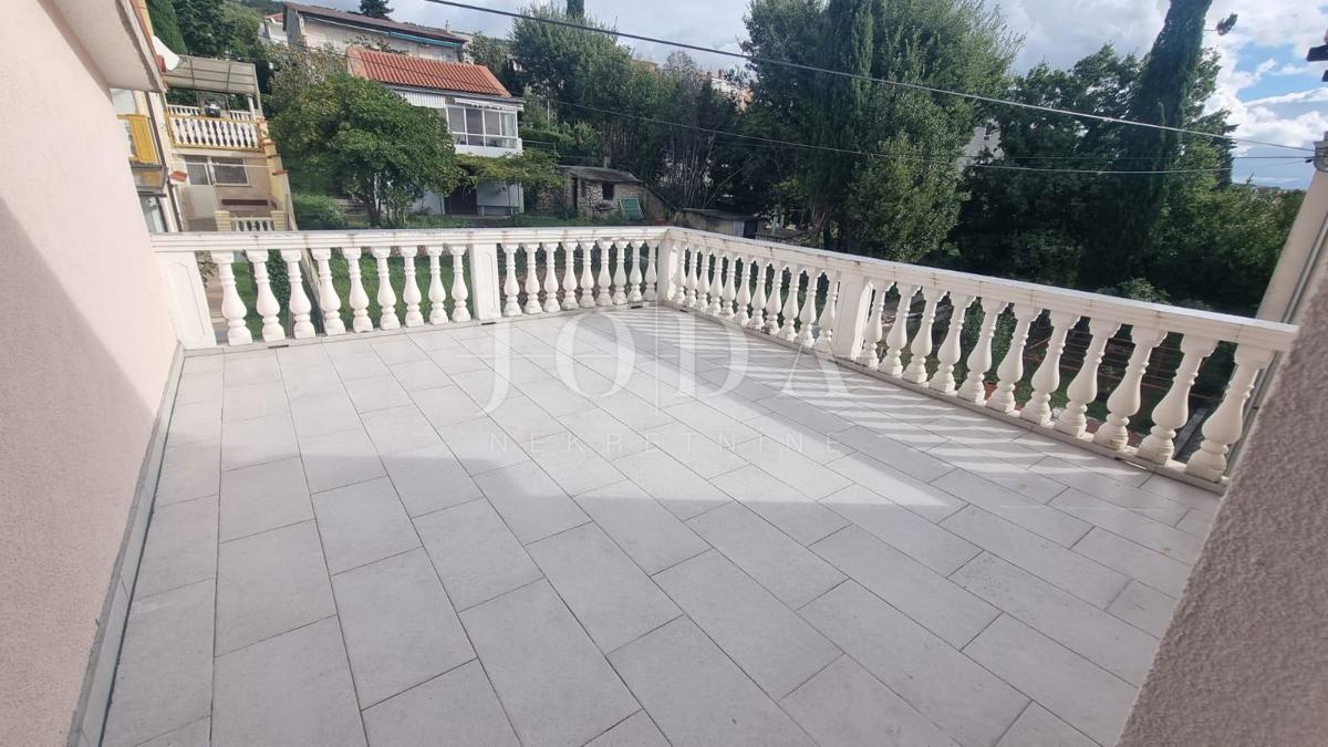 Selce, izjemna lokacija, izjemno stanovanje: odlična priložnost za življenje ob obali