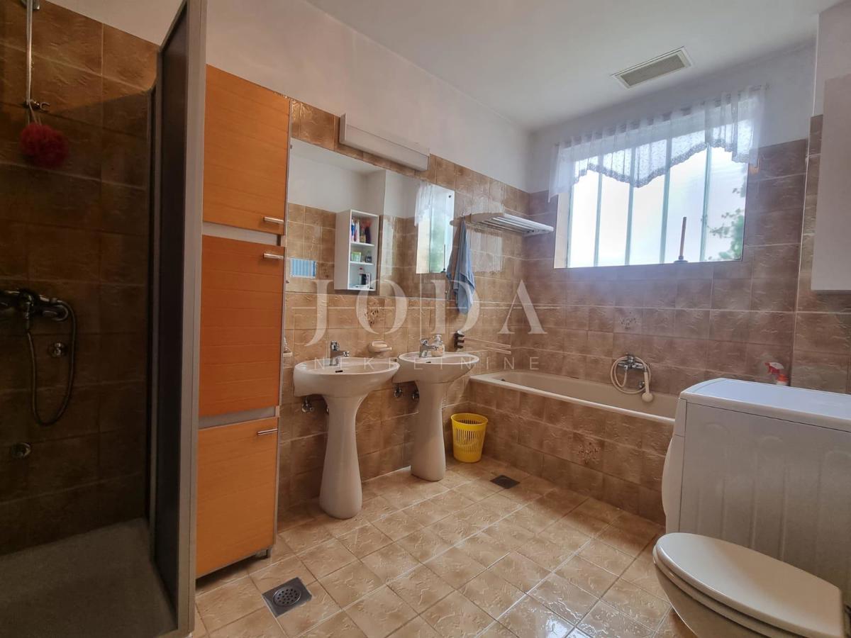 Hiša Novi Vinodolski, 250m2