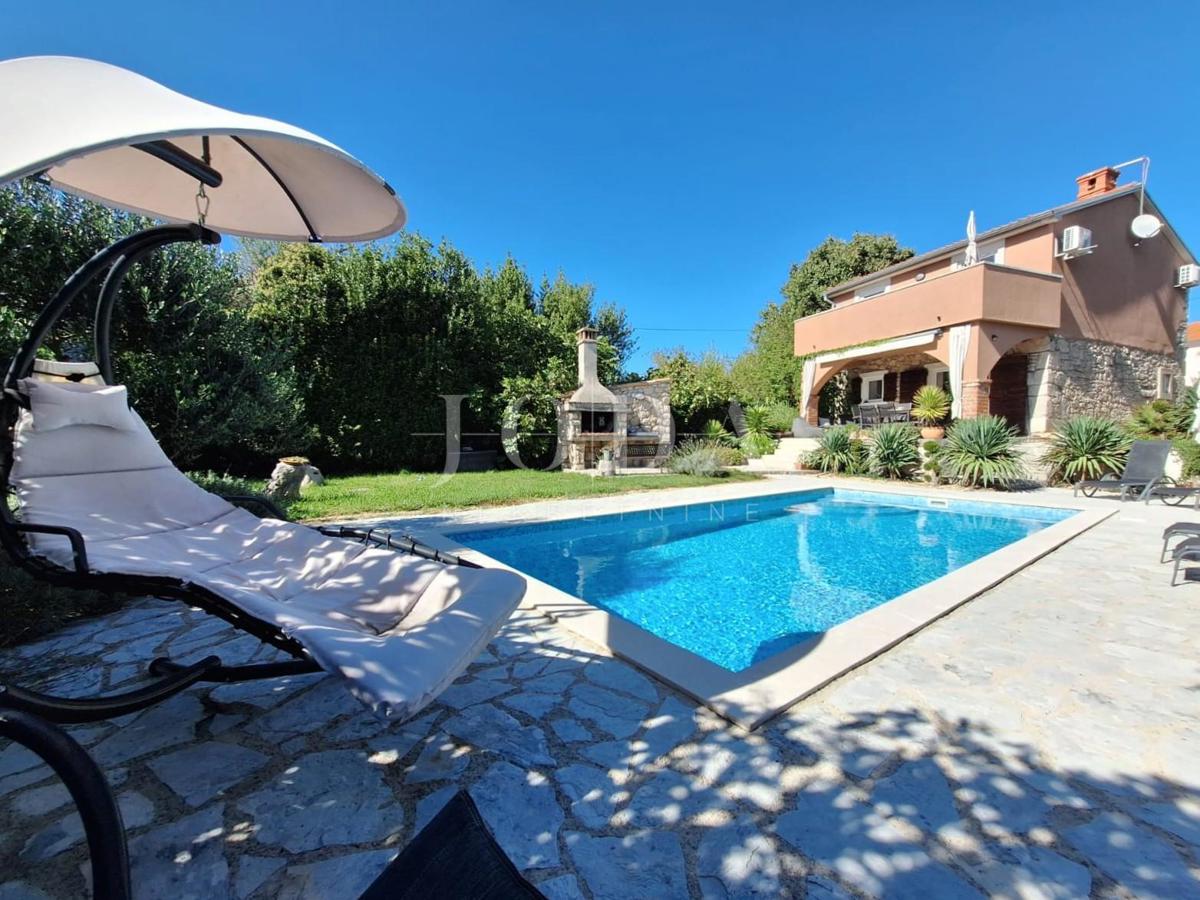 Malinska - prenovljena kamnita hiša z bazenom