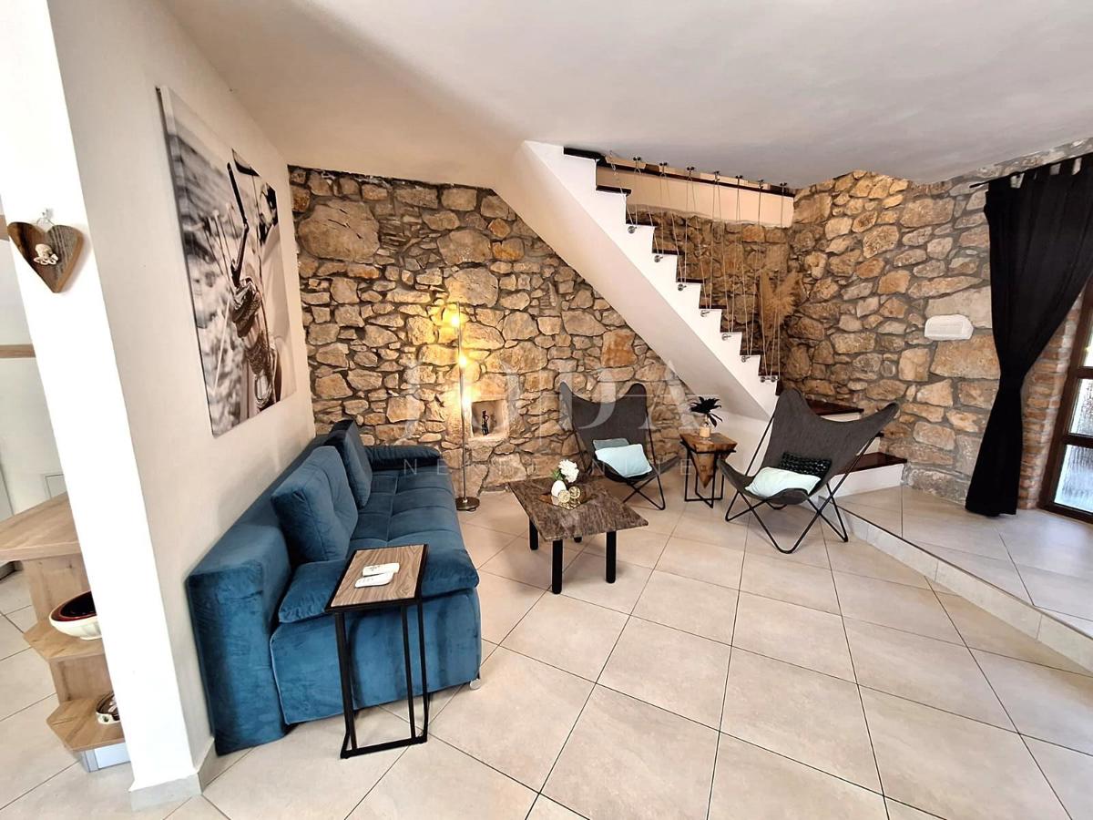 Malinska - prenovljena kamnita hiša z bazenom