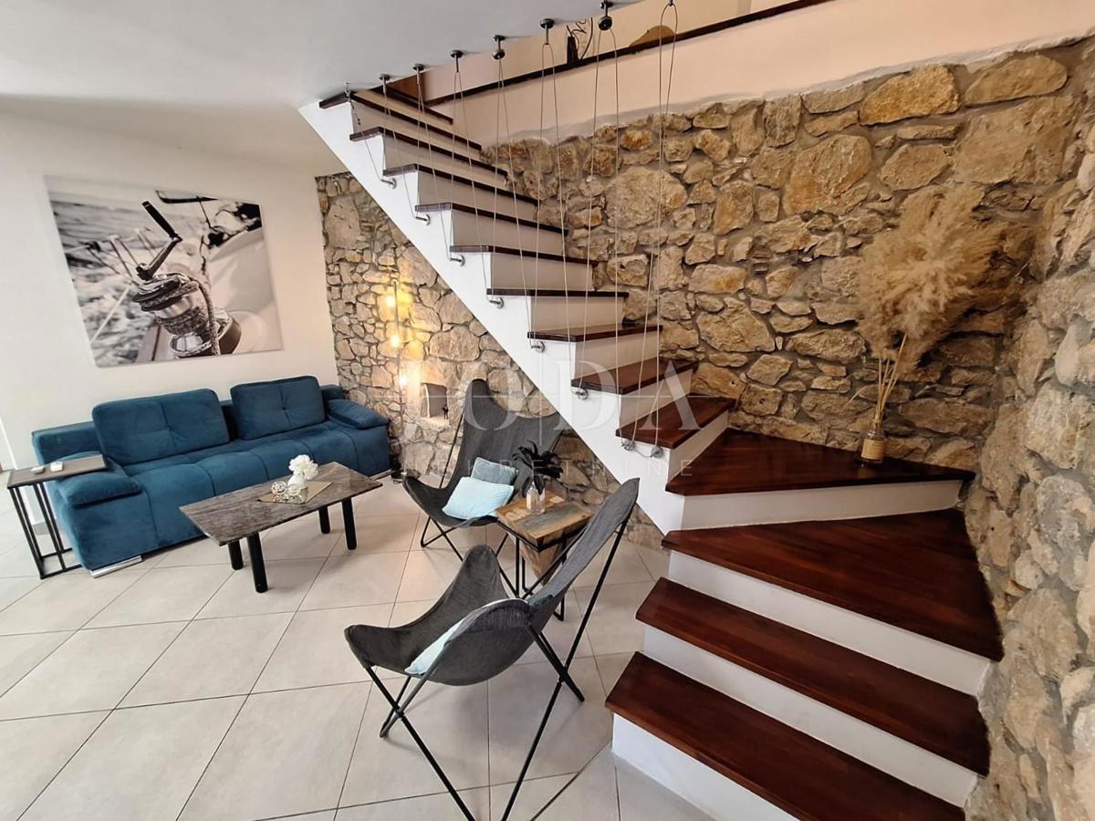 Malinska - prenovljena kamnita hiša z bazenom