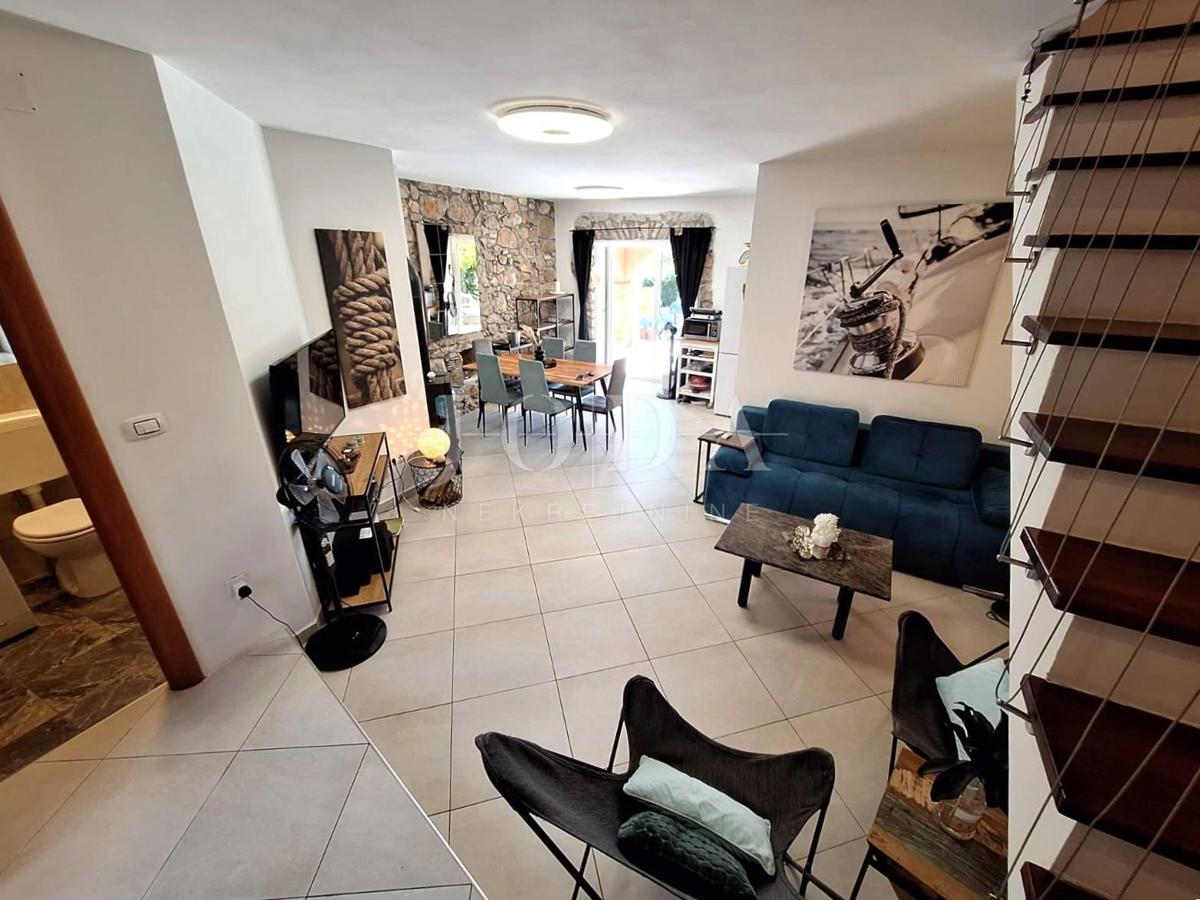 Malinska - prenovljena kamnita hiša z bazenom