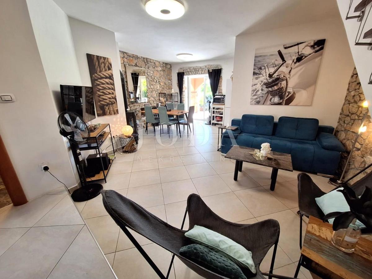 Malinska - prenovljena kamnita hiša z bazenom