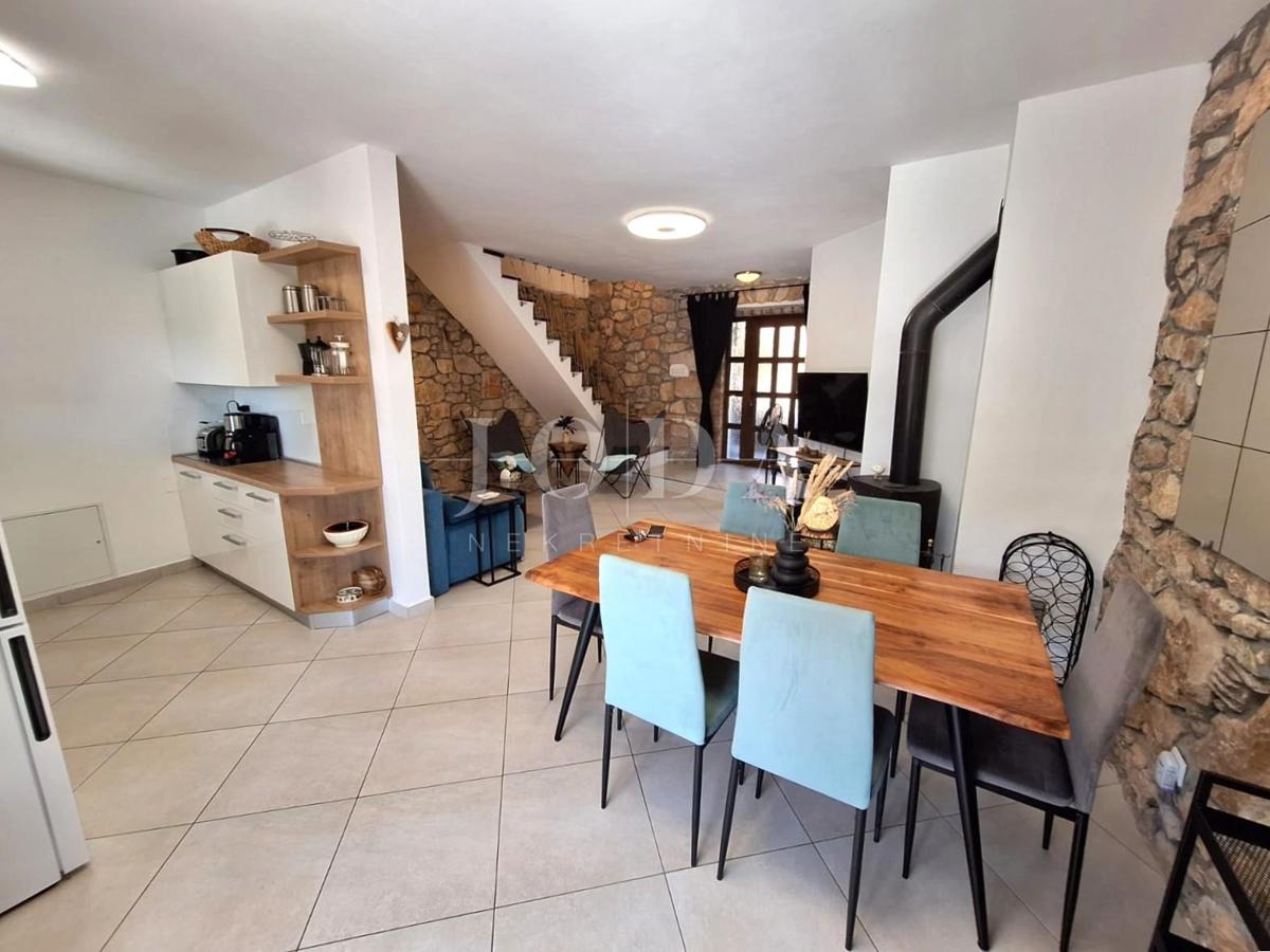 Malinska - prenovljena kamnita hiša z bazenom