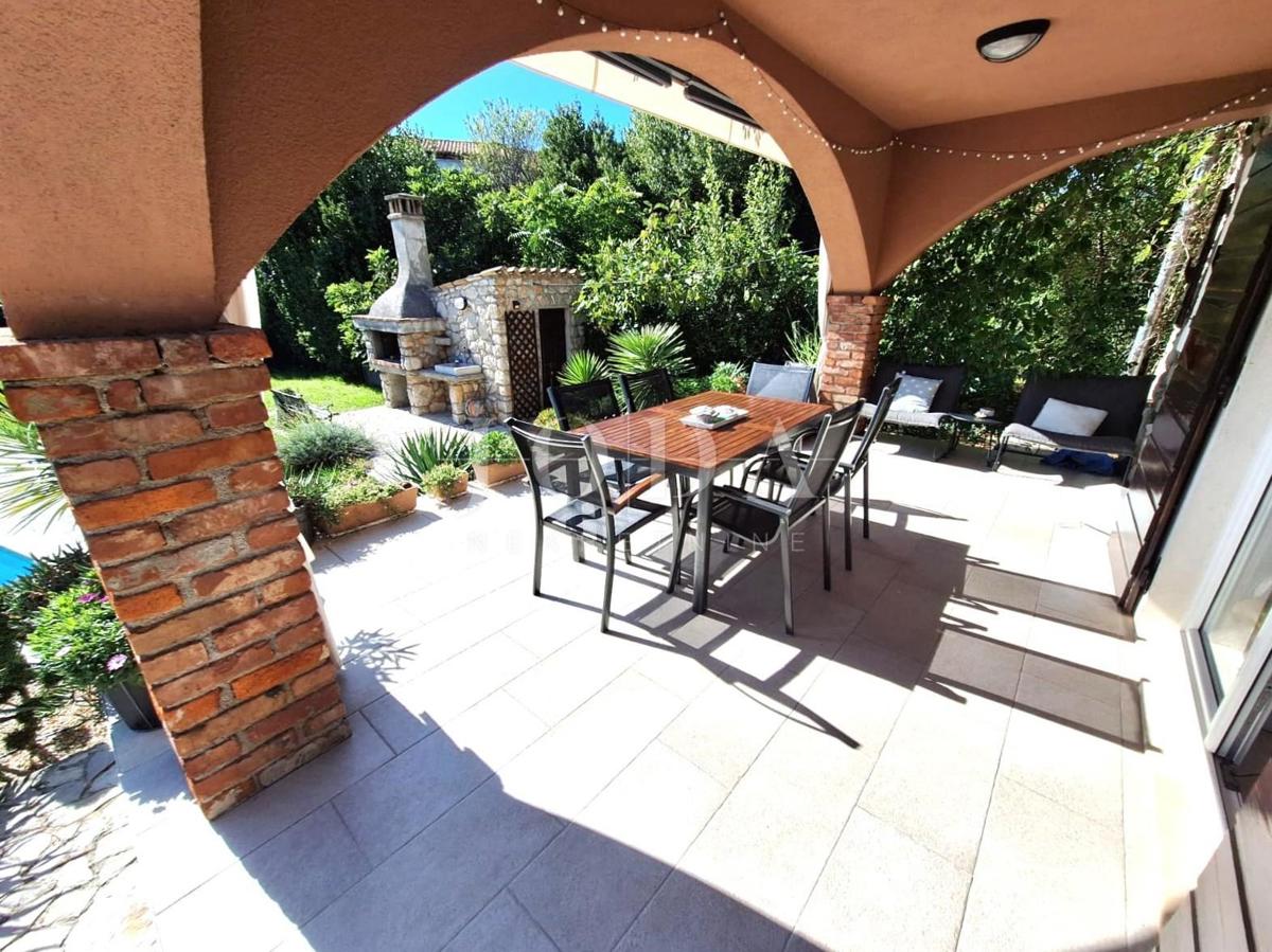 Malinska - prenovljena kamnita hiša z bazenom