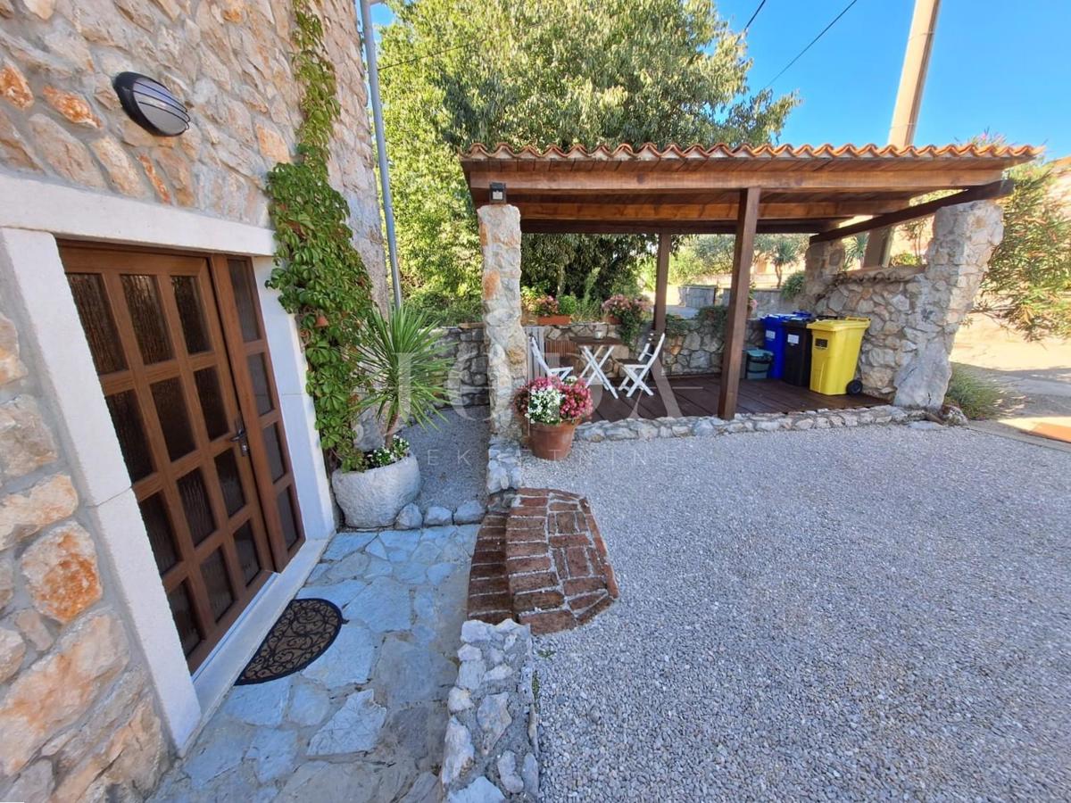 Malinska - prenovljena kamnita hiša z bazenom