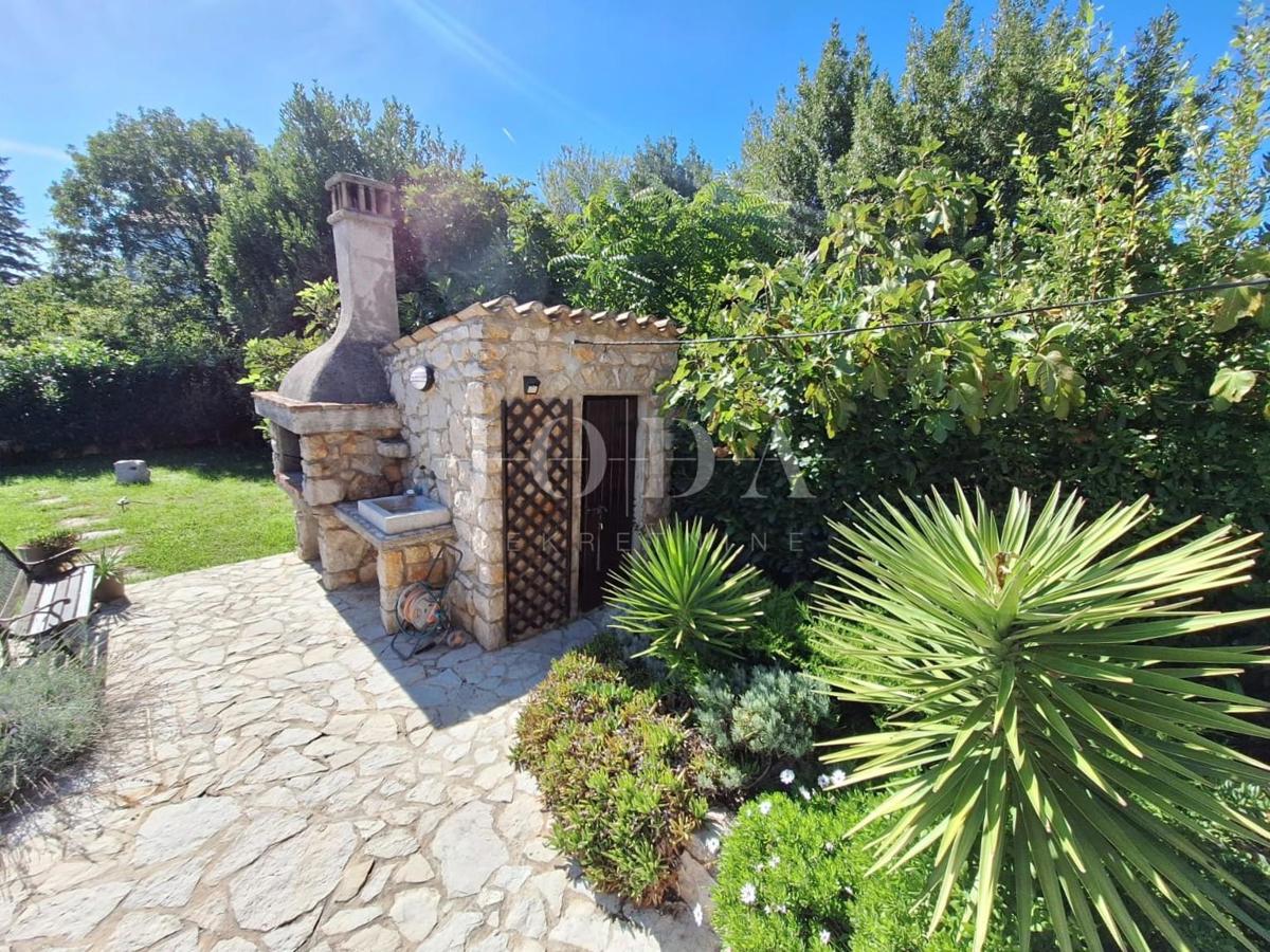 Malinska - prenovljena kamnita hiša z bazenom