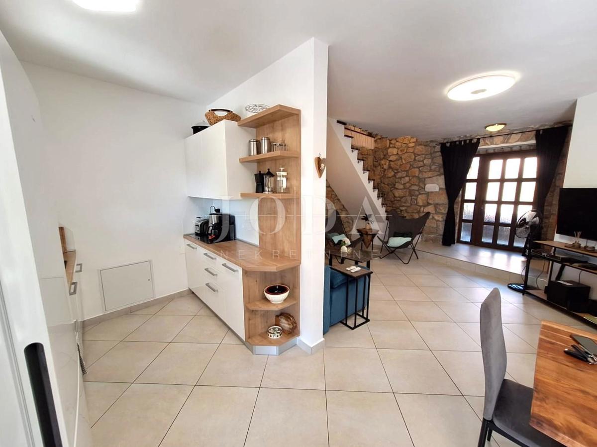 Malinska - prenovljena kamnita hiša z bazenom