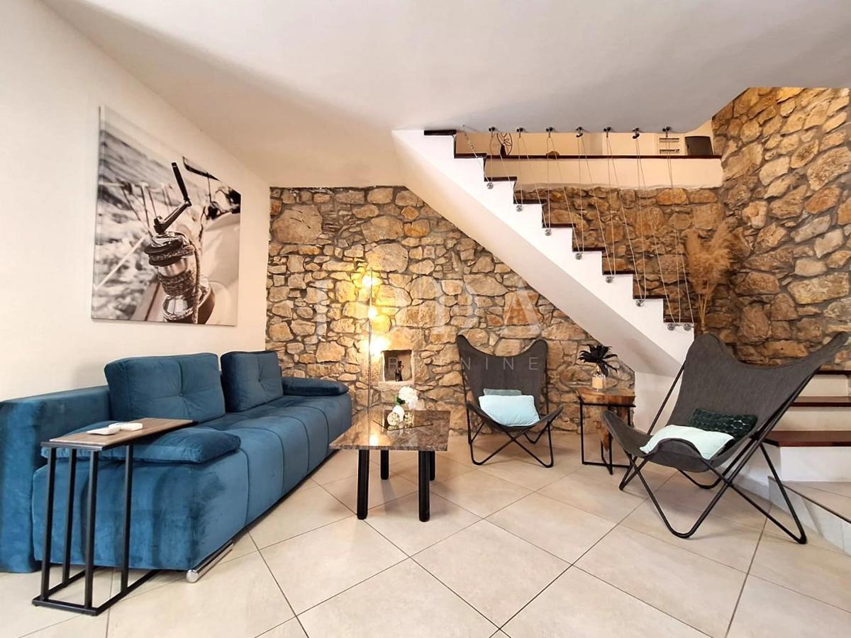 Malinska - prenovljena kamnita hiša z bazenom