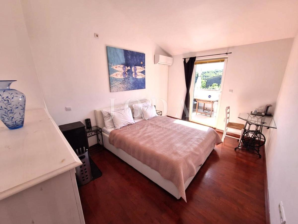 Malinska - prenovljena kamnita hiša z bazenom