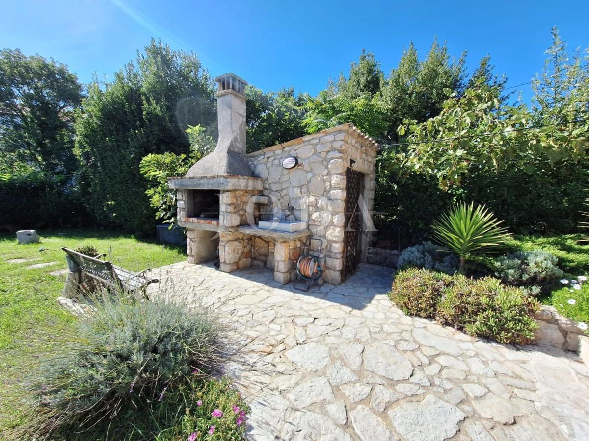 Malinska - prenovljena kamnita hiša z bazenom