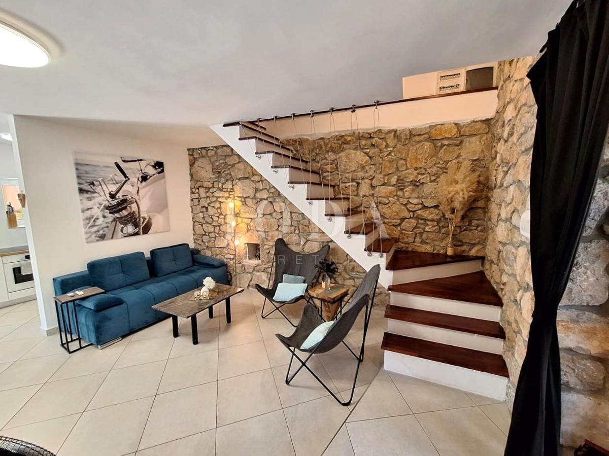 Malinska - prenovljena kamnita hiša z bazenom